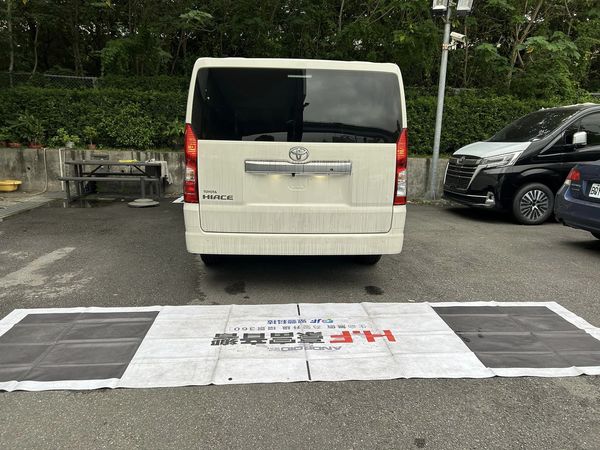 TOYOTA HIACE